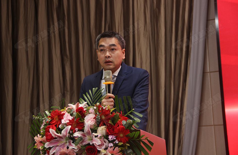 金牛辭舊歲，猛虎迎春來。搭著歡樂的時光列車，我們一起歡送碩果累累的2021年，迎來了嶄新的2022年。1月26日，我們歡聚一堂，在歡聲笑語、載歌載舞中迎接新春，“立足新鴻程開創(chuàng)新局面”桂林鴻程2021年年終總結(jié)表彰會由此開始！